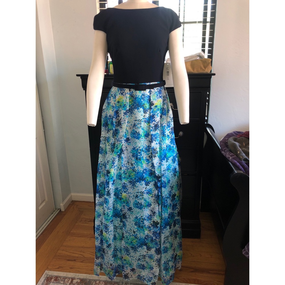 NWT Theia gorgeous evening dress.